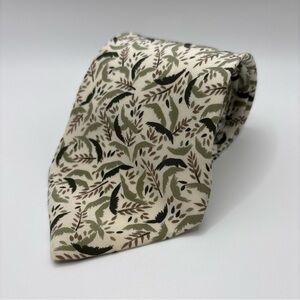 Gianni Versace Luxury Men’s Silk Tie Cream Green Leaf Print Made in Italy